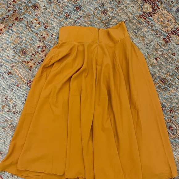 Skirt - Picture 3 of 5